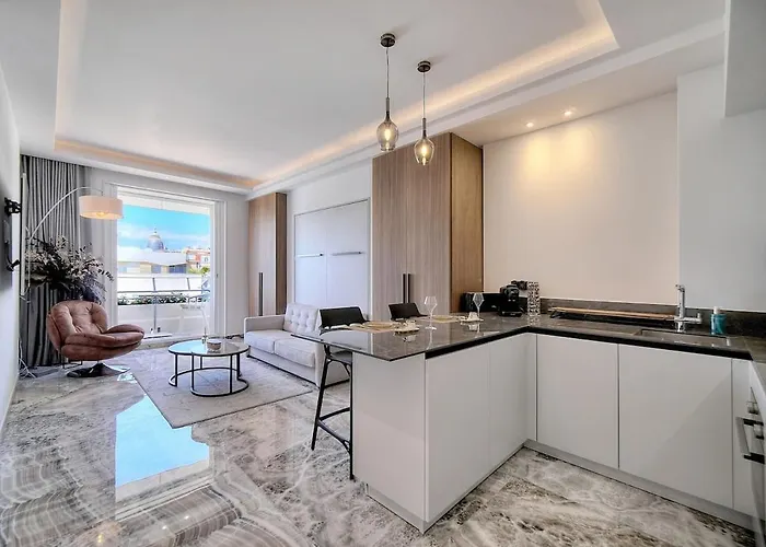 Cannes 1 Bedroom Apartment - M6